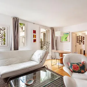 https://spacious-apartment-in-the-heart-of-the-marais-by.fr-paris.fr